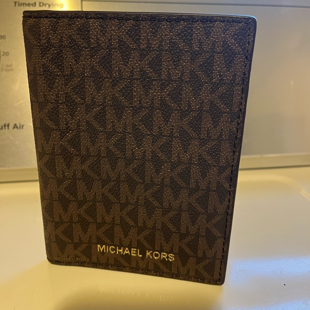 Michael Kors | Bedford Travel Passport Wallet